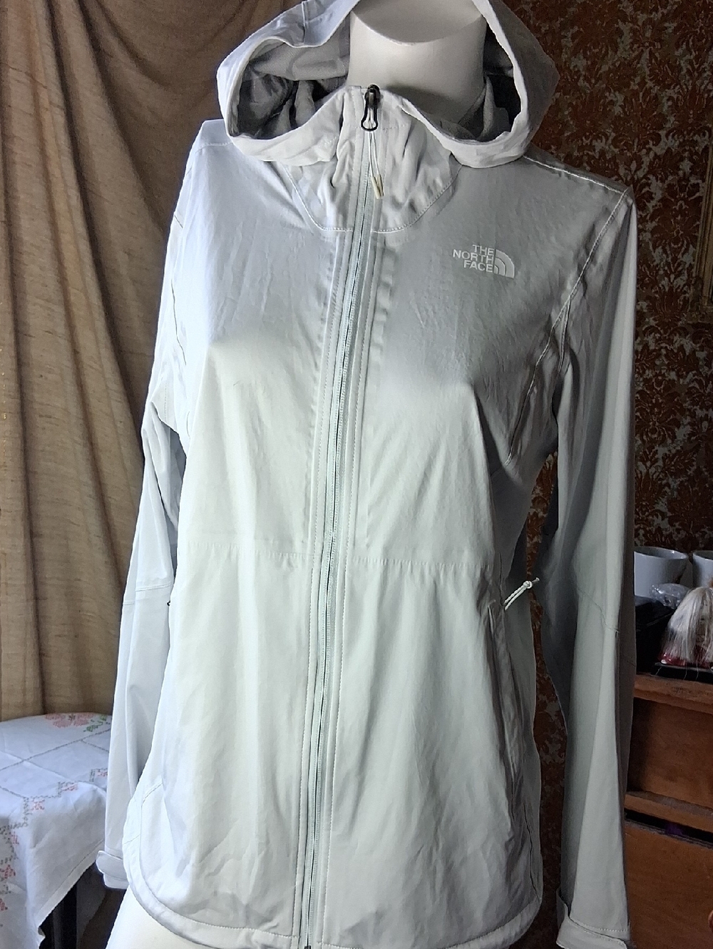 The North Face Women's Light Gray Hooded Shell Jacket L